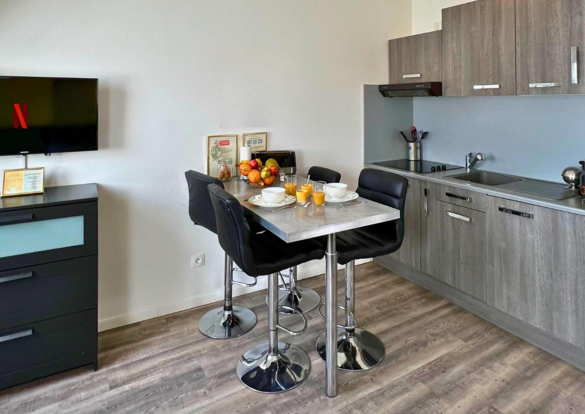 Appartement - Parking Prive Gratuit, Proche Centre-Ville Et Gare De Saint-Omer Saint-Omer (Pas-de-Calais) Bagian luar foto